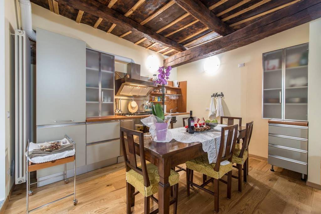Апартаменты Porta Dipinta House Bergamo Alta Номер фото